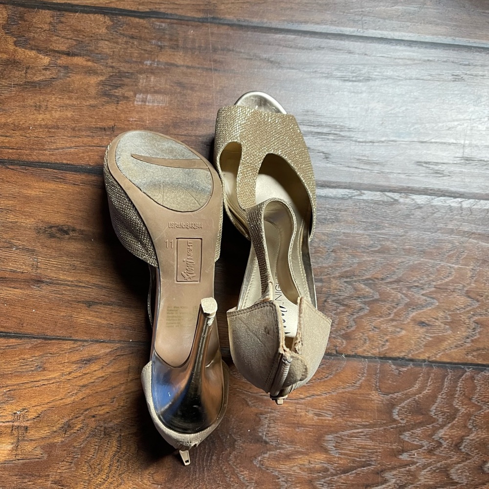 Size 11 Gold Glitter Heels - Picture 7 of 9
